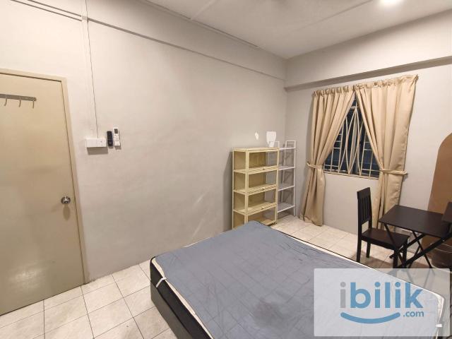 Queen Bedroom at Millennium Square Free WiFi Walking to LRT & KTM