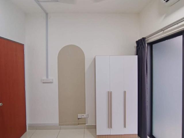 [Queen Bedroom +Balcony] holmes, 2min hukm, ppukm, pantai hospital, ucsi university, permaisuri, cheras [fully + ac]