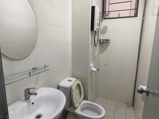 Queen Bedroom Full Furnish at Casa Tiara️ Walk to LRT & KTM | Free WiFi & Water & Common Area Electric