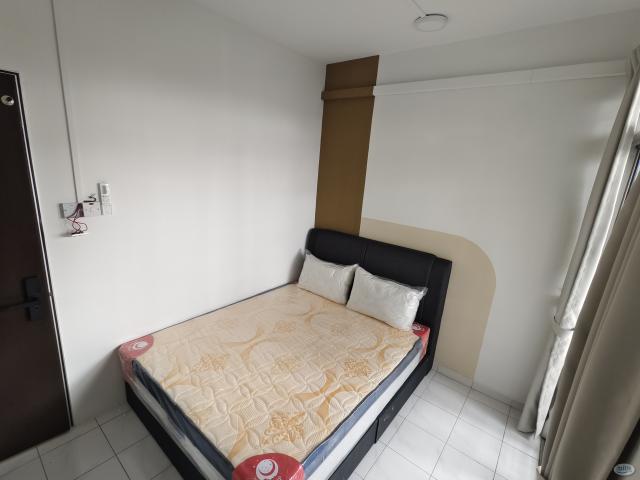 Queen Bedroom Full Furnish D'aman Crimson at Ara Damansara Free WiFi Walking to LRTLAST ROOM LEFT