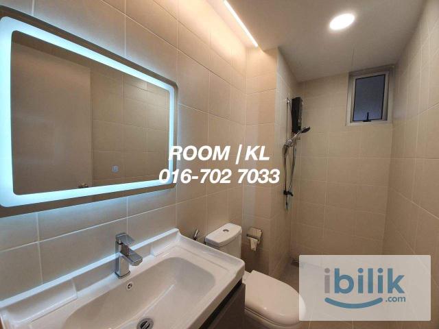 Queen bedroom for rent in Taman Wahyu [NEW]