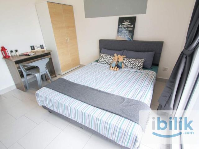 Queen Bedroom with AC & Window @ Astetica Residence, Seri Kembangan near The Mines, KTM Serdang