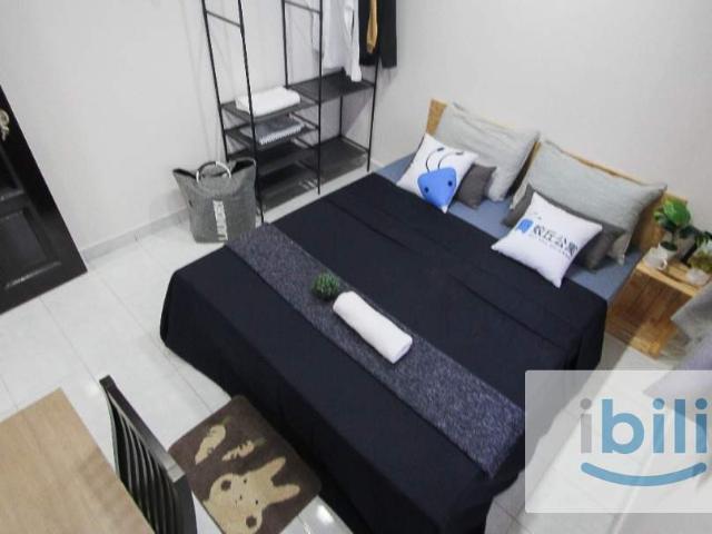 Queen Bedroom with Aircond, Salvia Apartment Kota Damansara next to Giant, Mitraland, The Strand, Dataran Sunway, MRT Su