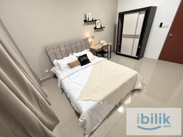 Queen room for mix gender house in mercu jalil rm800 only near to lrt sri petaling