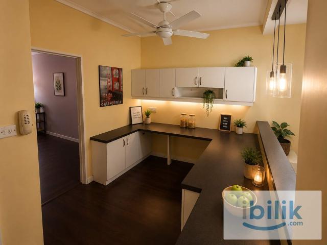 Queen room for mix gender house in bandar seri putra bangi easy plus highway access
