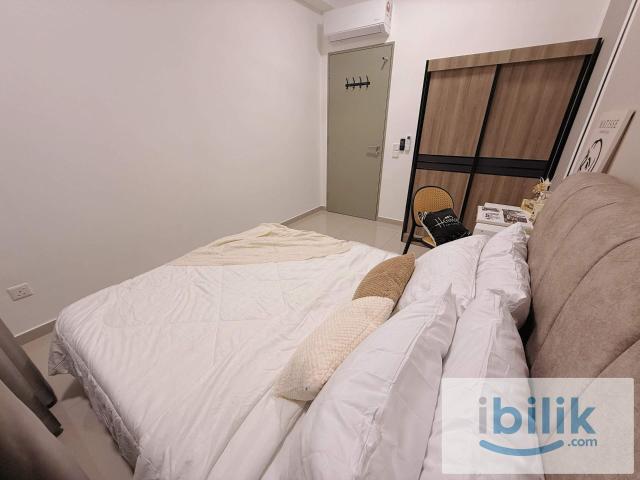 QUEEN ROOM IN DVERVAIN RESIDENCE NEAR TO IKEA & THE CURVE