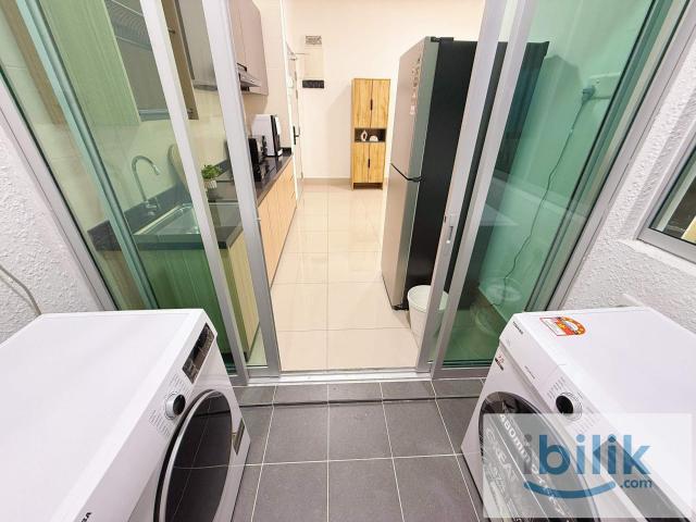 Queen room in razak city residence 7mins walk to lrt