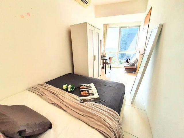 Queen Room with private bathroom CBD, marina bay sands