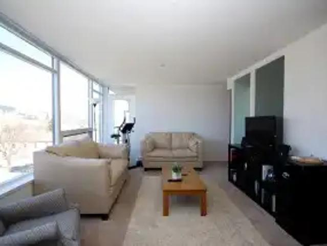 Queen`s University Waterfront Condo!
