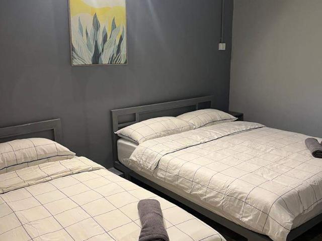 Queen & Single aircond Private Attached Bathroom