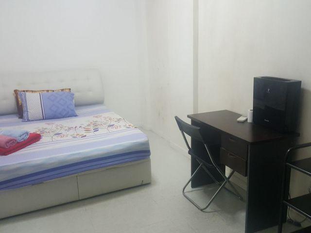 Queen size bedroom at chinatown: 891