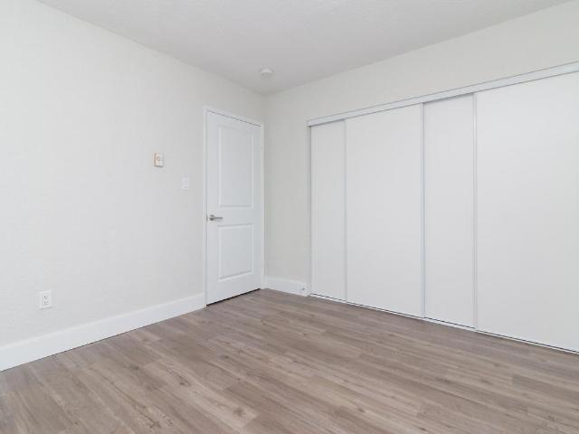 Queenston Manor Apartments Studio Apartment for Rent