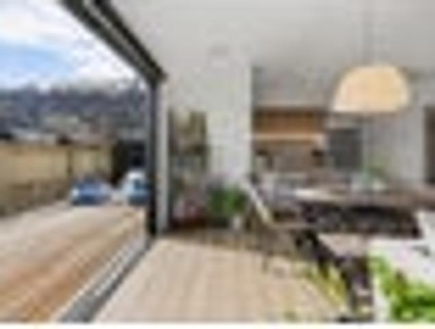 Queenstown lifestyle meets home and income