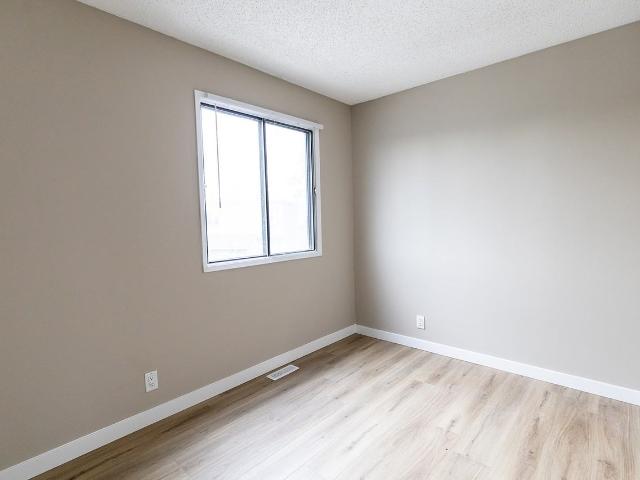 Queen's Park Townhomes 2 Bedroom Home for Rent at 501 40 Ave Nw, Calgary, AB T2K 5S5