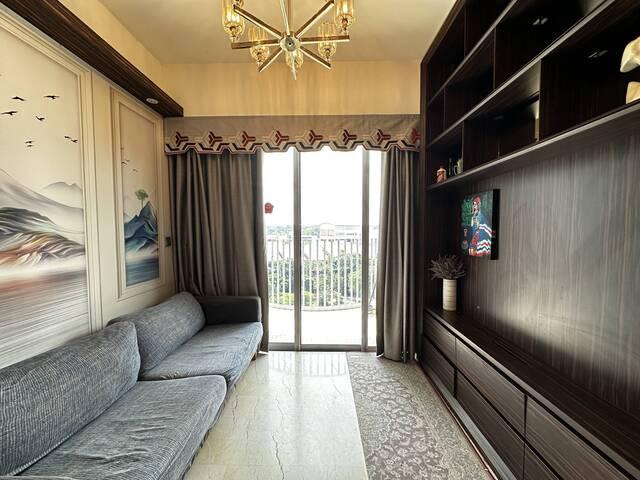 Queens Peak 3 bedder 1 bathroom, renovated fully furnished, immed