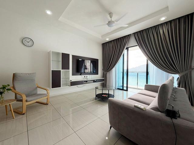 Queens Residence Q11200sqft Unit with Sea Pool View Queensbay Area