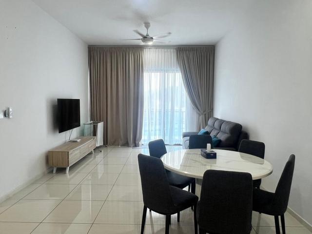 Queens Residence Q1 950Sqft Fully Furnished Fully Renovated For Sale