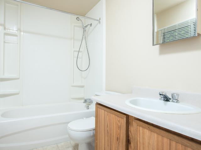 Queensgate Manor 1 Bedroom Apartment for Rent at 10610 87 St Nw, Edmonton, AB T5H 1N8 Boyle Street