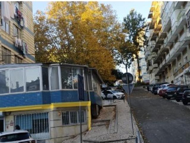 Queluz Loja com 160m² à venda na Av.ª Luís de Camões Monte Abraão