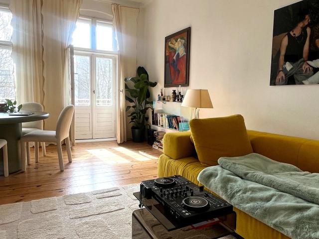 Quite & Bright 2 room Altbau in Moabit, Berlin Amsterdam Apartments for Rent