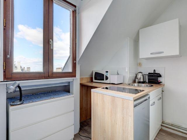Quiet 1BR Studio with AC and Rooftop Views in the 16th, Paris Amsterdam Apartments for Rent