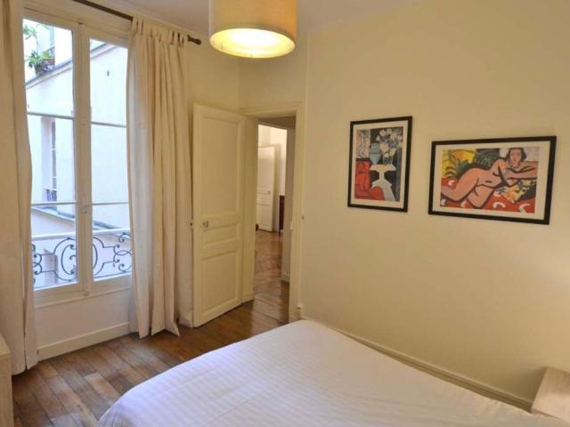 Quiet 3 room flat, Paris Amsterdam Apartments for Rent