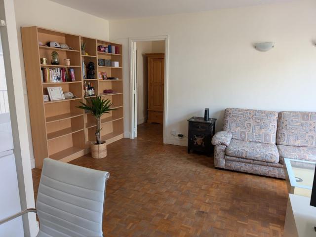 Quiet and bright apartment 1 Separated bedroom With elevator located near Porte de Versailles
