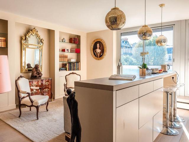 Quiet and bright, 2 bedrooms in perfect condition, Paris Amsterdam Apartments for Rent