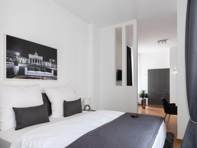 Quiet and lovely flat in the heart of town Berlin, Berlin Amsterdam Apartments for Rent