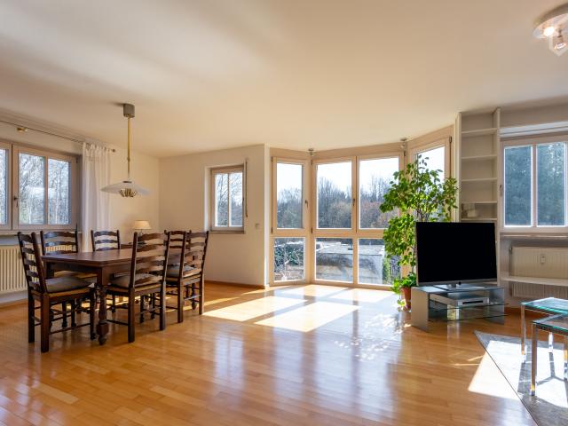 Quiet, bright 4 room apartment in Munich Waldtrudering