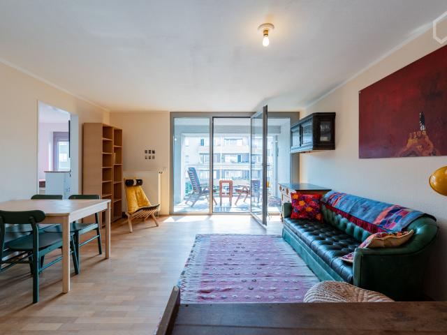 Quiet, bright apartment in Wilmersdorf with parking space