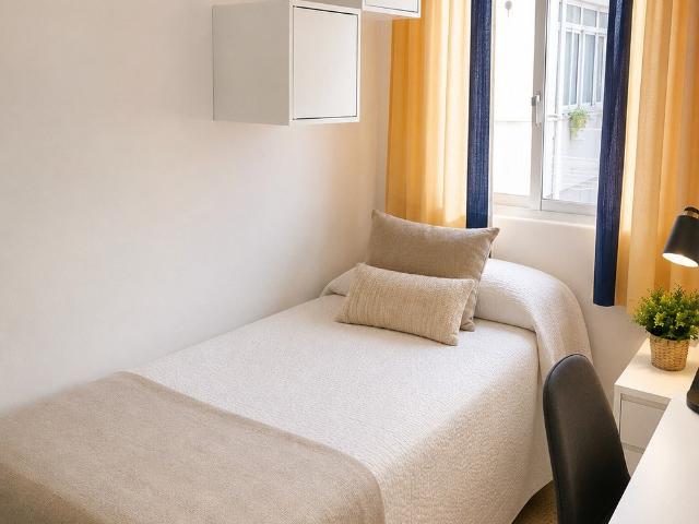 Quiet & Cozy Room with Fast 750 Mbps WiFi
