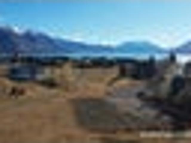 Quiet Cul de Sac Living with Mountain Views
