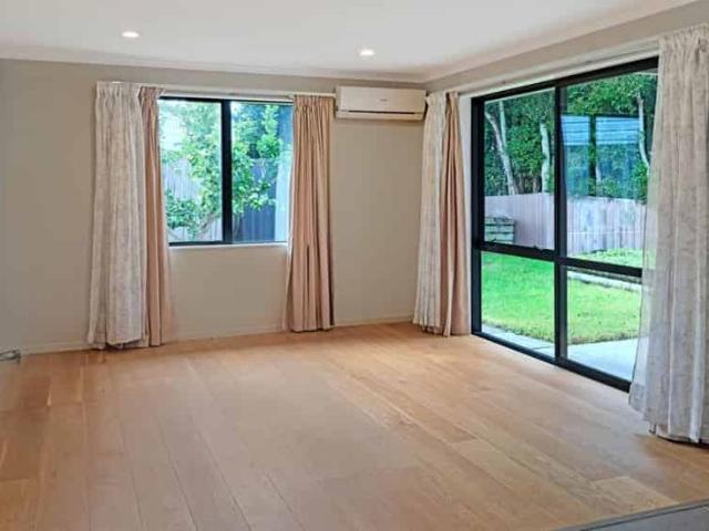 Quiet Cul de Sac Living Spacious 5 Bedroom Family Home