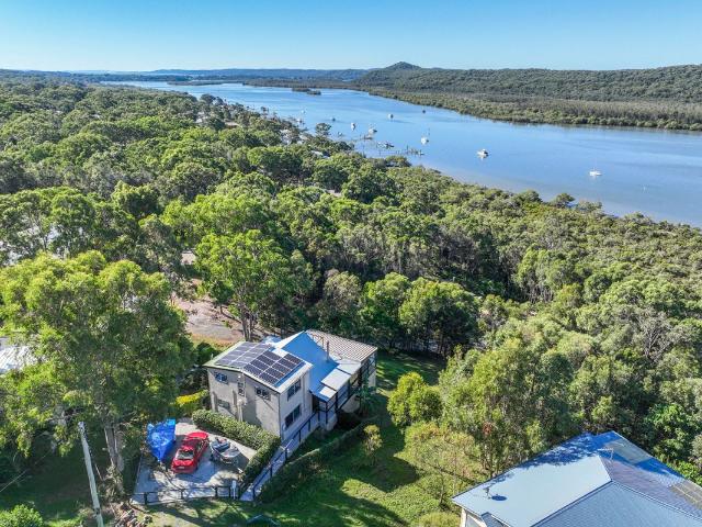 QUIET ELEVATED CUL_DE_SAC POSITION. EAST FACING WATER VIEWS TO NTH. STRADBROKE ISLAND