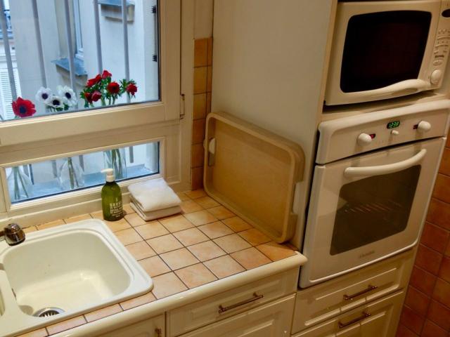 Quiet flat near the Eiffel Tower, Paris Amsterdam Apartments for Rent
