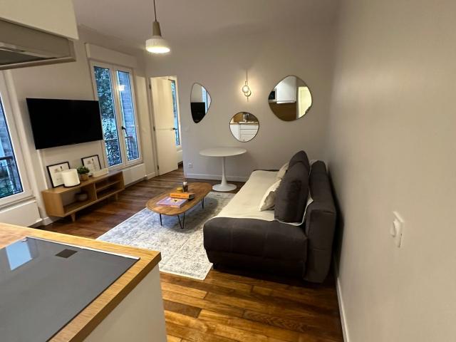 Quiet Garden Apartment – Arc de Triomphe