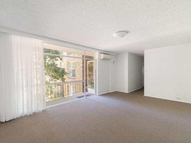 Quiet home with leafy outlooks & generous proportions