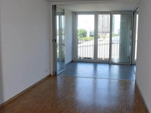 Quiet living in the midst of the action with great views