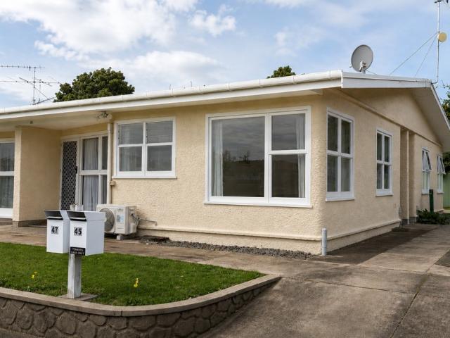 Quiet & Low Maintenance 2 Bedroom Front Unit