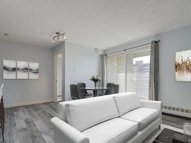 Quiet Penthouse floor rental! Great for professionals!