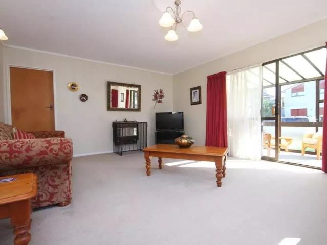 Quiet, Private 2 Bedroom Home in Springvale