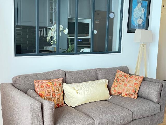 Quiet, renovated apartment with balcony and elevator, close to metro and tramway, Paris 20th arrondissement