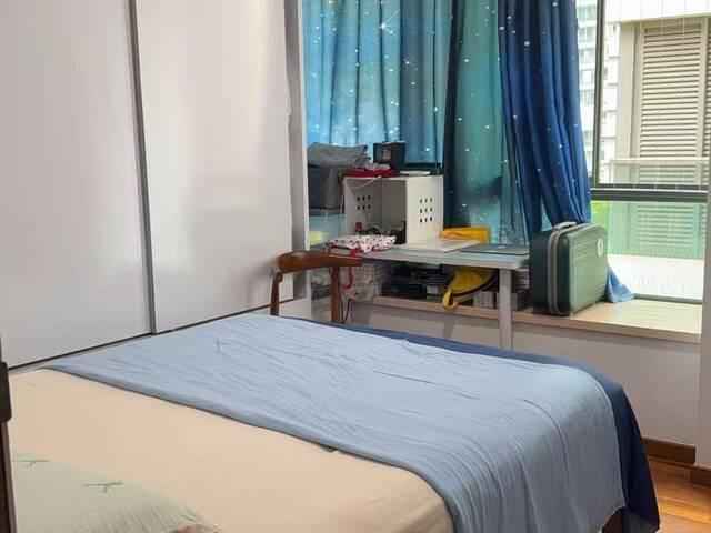 Quiet studio minutes from MRT
