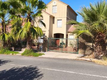 Quilicura, Venta de casa de 3 pisos en Valle Lo Campino 110685