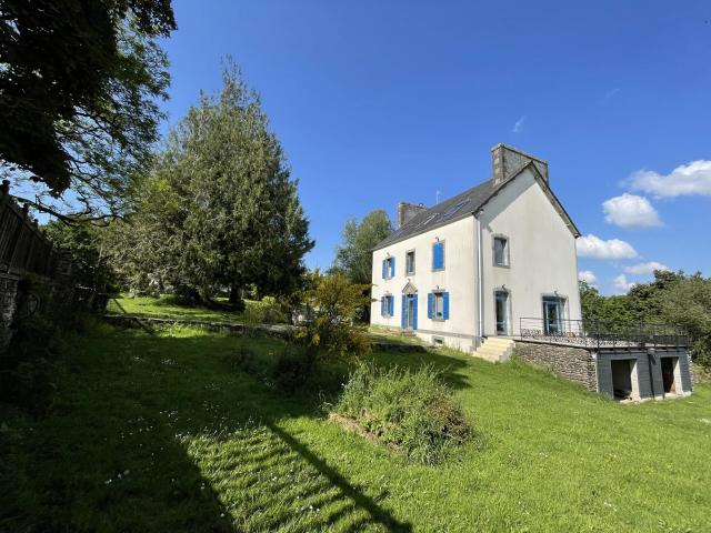 Quimerch ancien presbytère rénovée sur parc clos