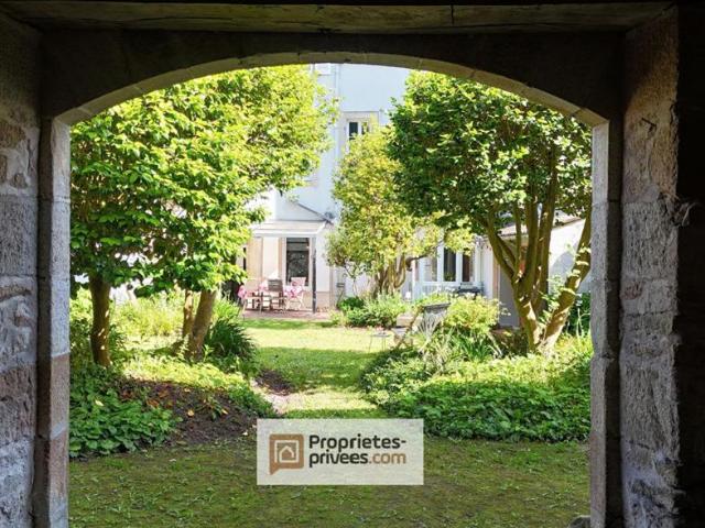 Quimper Centre: Duplex 160 m² avec jardin, studio indépendant et dépendance
