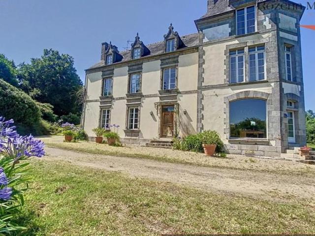 QUIMPER Couronne Quimpéroise à Pluguffan: Manoir du XIXème siè