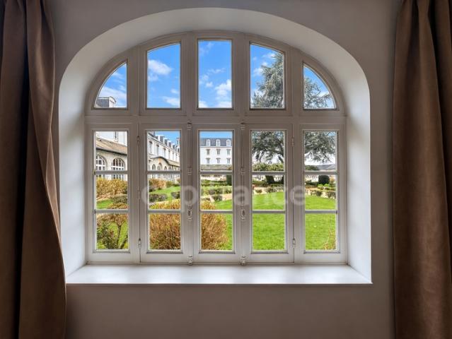 Quimper Kerfeunteun – T2 de 54 m² lumineux – Rez de chaussée – Parking – Cave – 3 m 10 de hauteur sous plafond