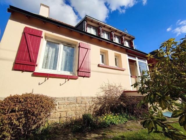 Quimper. Quartier du Moulin Vert. Maison Rénovée aux 4 Chambres